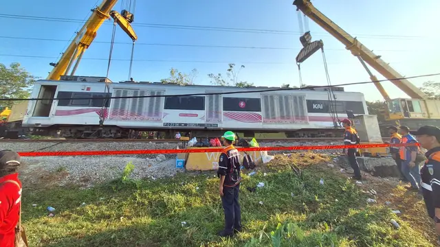 Evakuasi KA Argo Bromo Anggrek Anjlok di Subang