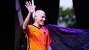 Ron Vlaar ikut membuka Festival Oranje Indonesia yang diwarnai dengan hiburan musik hingga nonton bareng Piala Dunia 2022 antara Belanda melawan Ekuador. (Bola.com/Muhammad Aldiansyah)