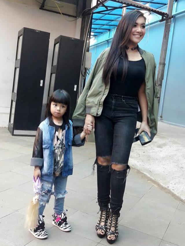 [Bintang] Denada dan Shakira Aurum