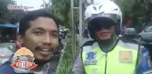 Sebagai pengguna jalan kamu harus tahu hak - hak dan kewajiban kamu, biar enggak bikin malu saat di razia.