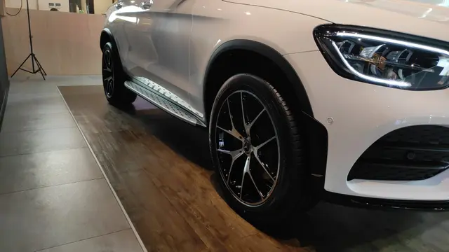 Lampu LED Mercedes-Benz 200 AMG Line Night Edition (Arief A/Liputan6.com)
