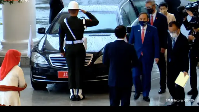Rombongan PM Yoshihide Suga tiba di Istana Bogor dan disambut langsung oleh Presiden Jokowi.