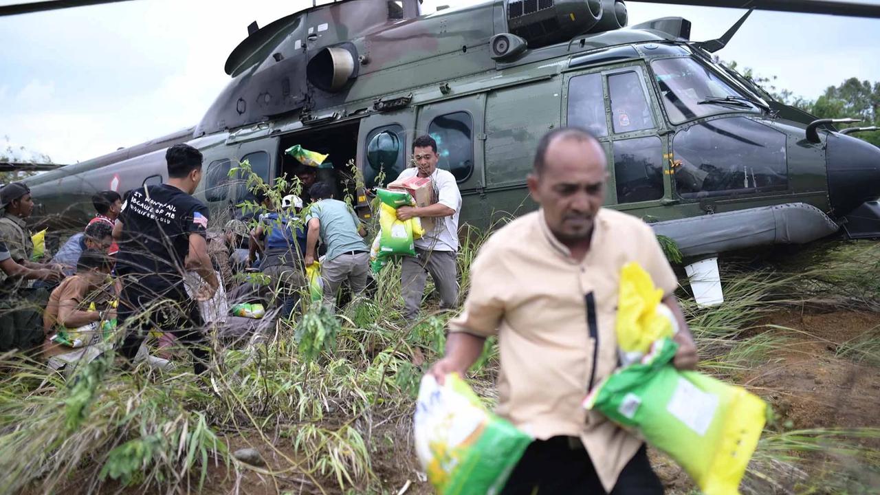 FOTO: Bantuan Udara Menjangkau Kampung-Kampung Terisolasi di Aceh Tengah