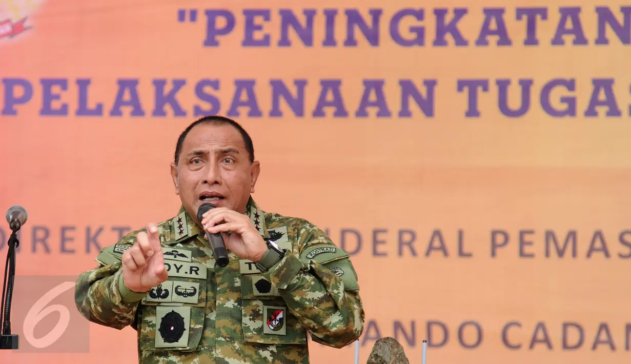 Pangkostrad, Letjen TNI Edy Rahmayadi saat memberikan kuliah umum kebangsaan bagi warga binaan di Rutan Kelas 1 Salemba Jakarta, Rabu (30/12/2015). Hal ini untuk meningkatkan kapasitas tugas dan fungsi pemasyarakatan. (Liputan6.com/Helmi Fithriansyah)