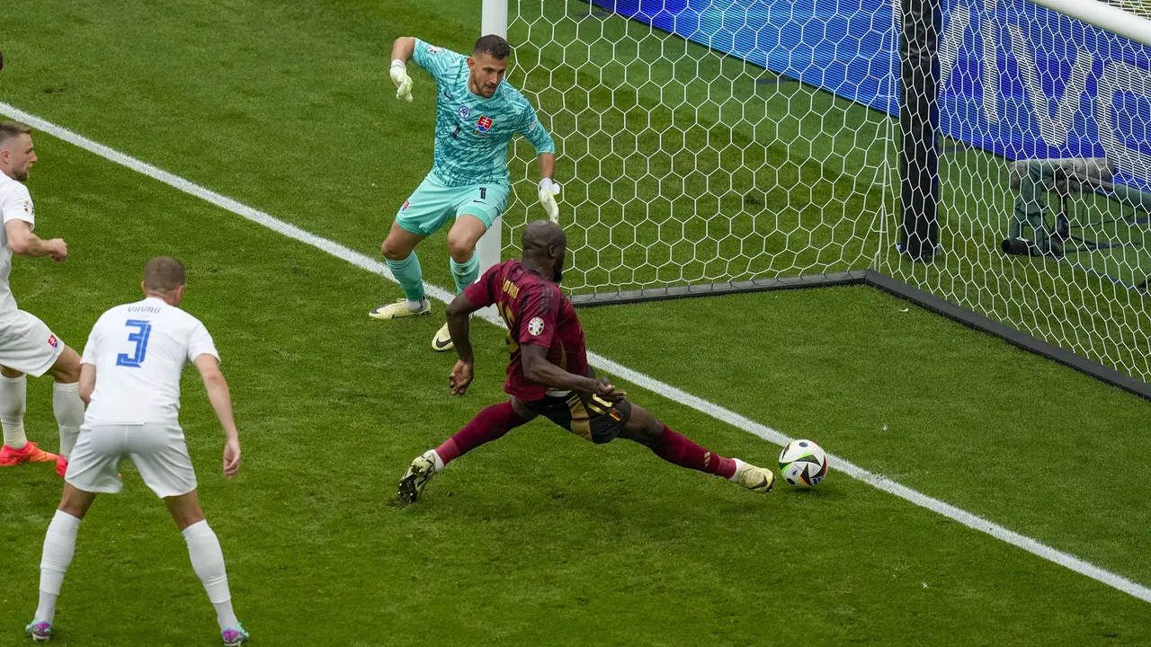 Foto: Dua Gol Romelu Lukaku Digagalkan VAR, Belgia Takluk dari Slovakia di Euro 2024