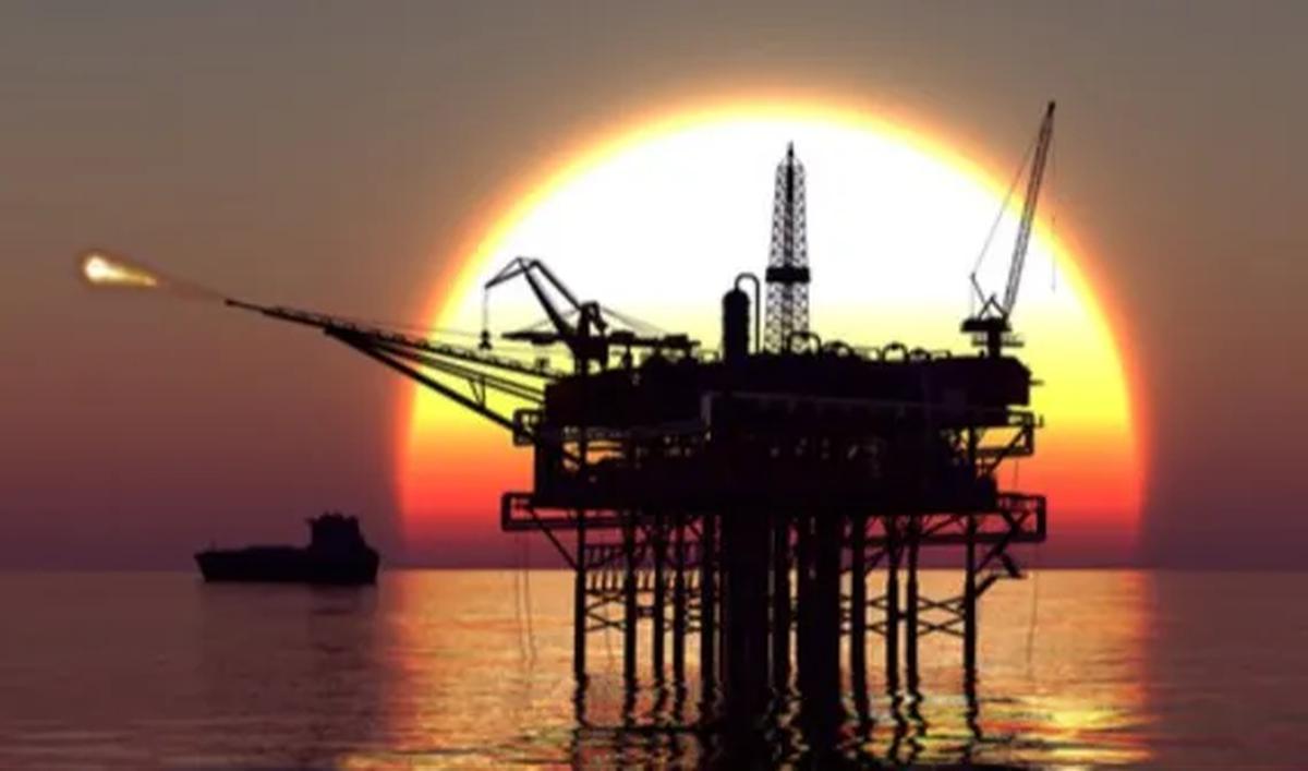 Oleh karena itu, menurut dia, pengambilalihan saham Shell di Blok Masela oleh PT Pertamina (Persero) melalui PHE merupakan upaya yang patut disambut positif.