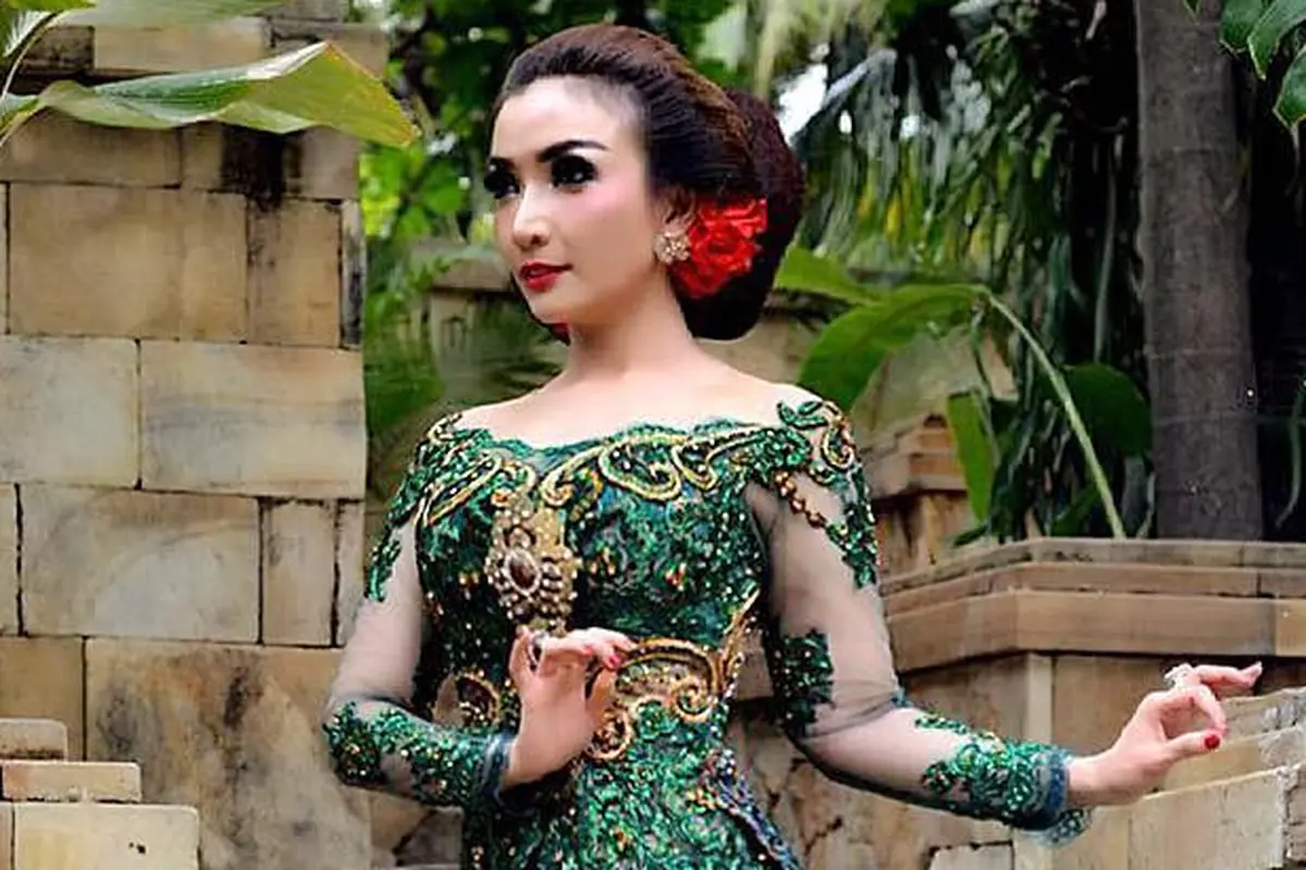 [Bintang] Roro Fitria