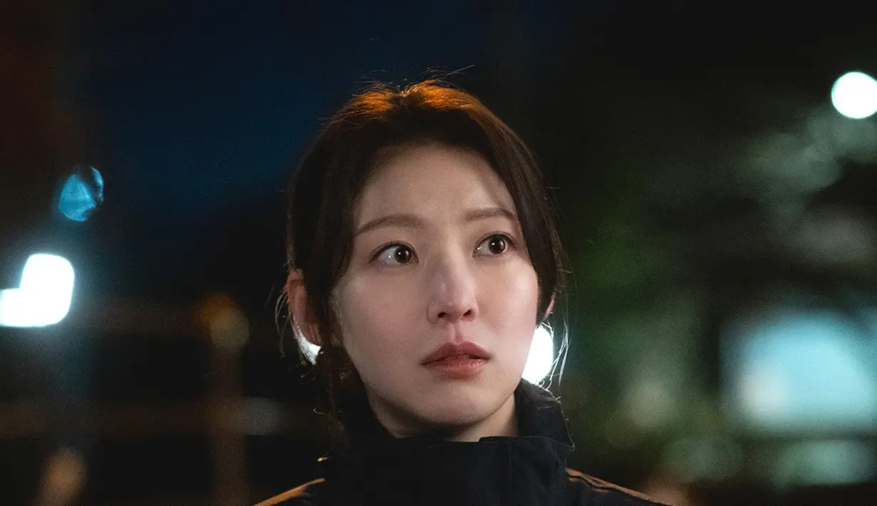 Still cut berikutnya menampilkan Song Seol dan Bong Do Jin mengobrol dengan menunjukkan berbagai ekspresi wajah. Penonton penasaran dengan kelanjutan hubungan mereka. (Foto: SBS via Soompi)