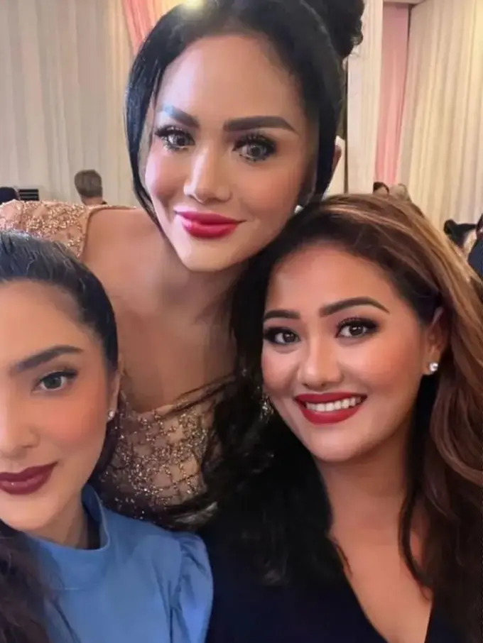 Krisdayanti dan Ashanty Bersama Ibunda Sarah Menzel