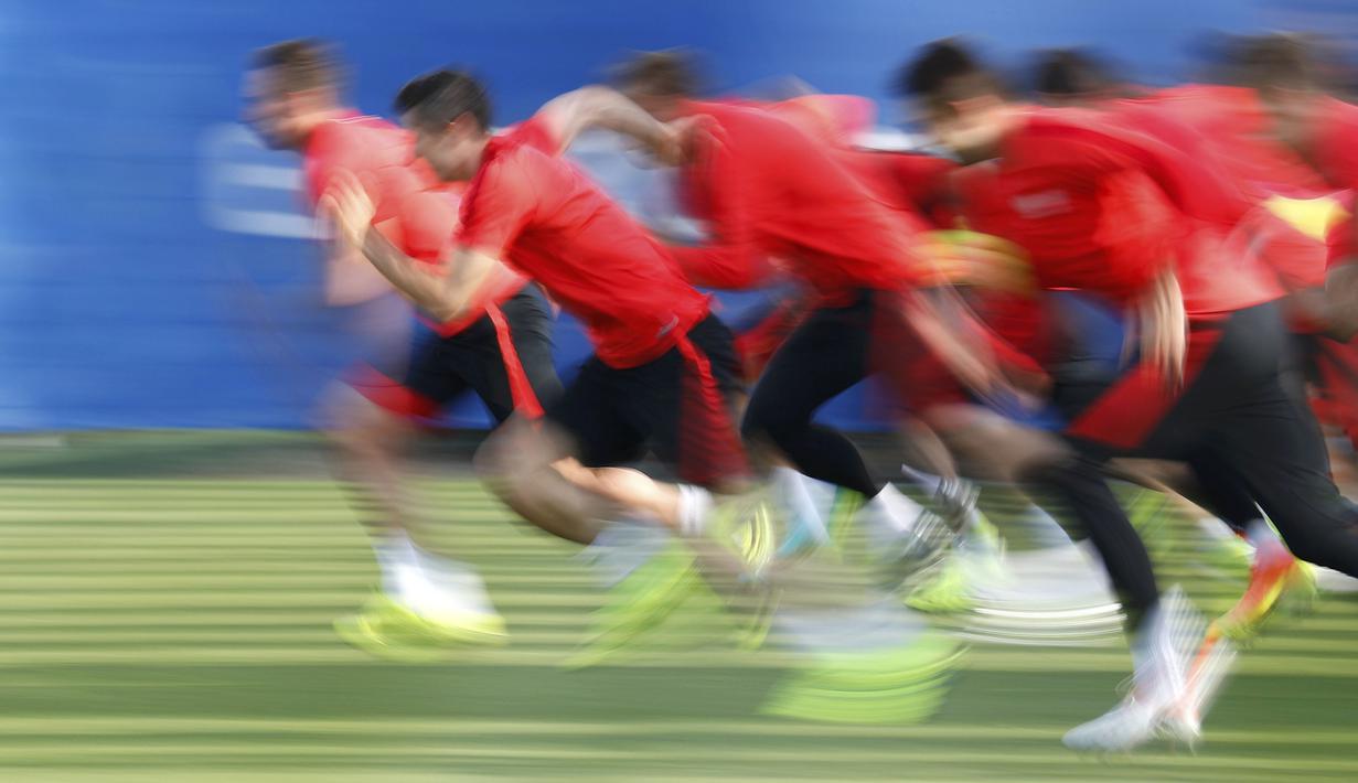 Para Pemain Polandia berlatih kecepatan pada sesi latihan di Olympic Marseille Training Ground, Marseille, Prancis, (29/6/2016).  (REUTERS/Michael Dalder)