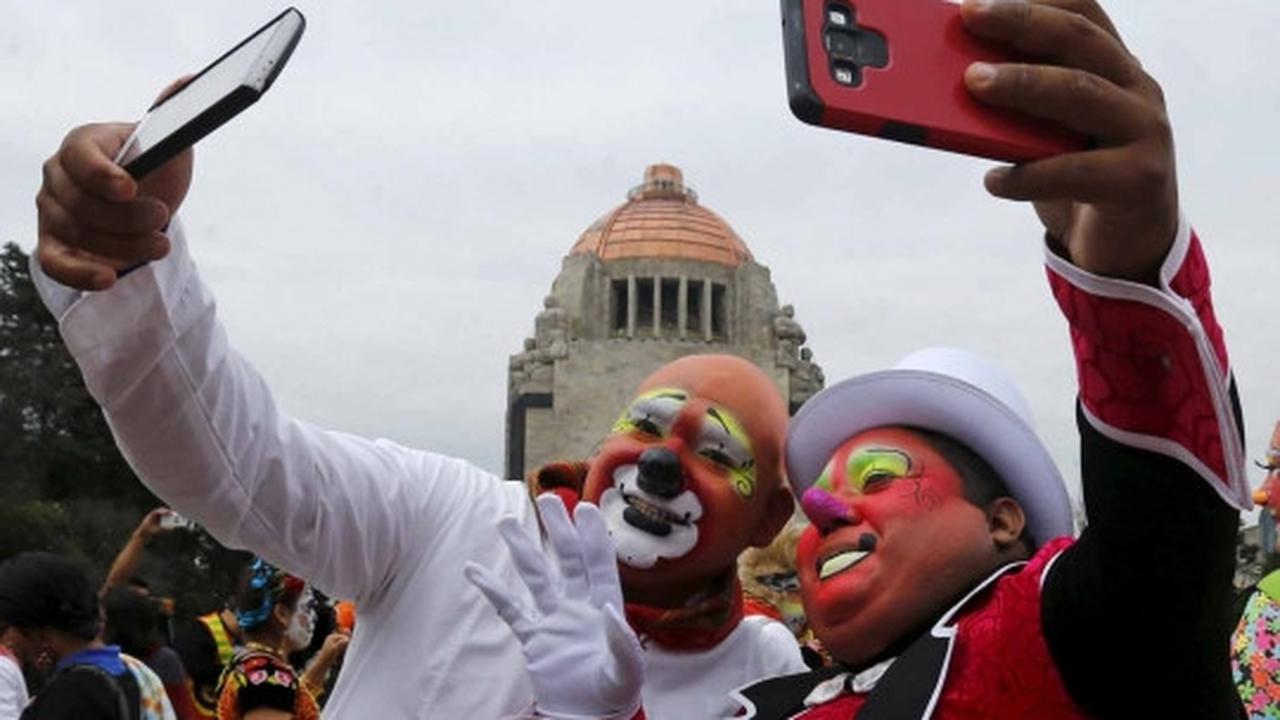 Atraksi ratusan badut hibur warga Meksiko