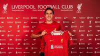 Dalam satu dekade terakhir, Liverpool telah mendatangkan 5 pemain dari klub Serie A Liga Italia, termasuk yang terbaru pada awal musim 2024/2025, yaitu pembelian Federico Chiesa dari Juventus. Berikut daftar lengkap 5 rekrutan Liverpool dari klub Serie A Liga Italia dalam satu dekade terakhir. (liverpoolfc.com)