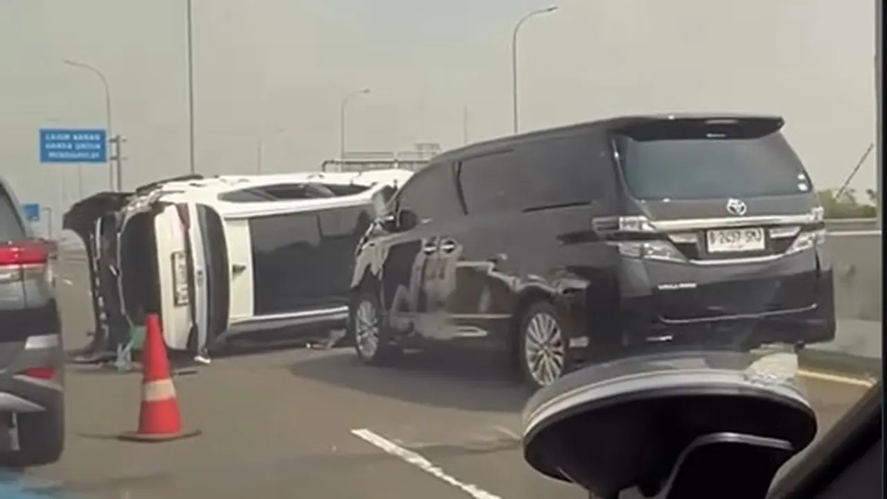 Kecelakaan Beruntun di Tol Becakayu
