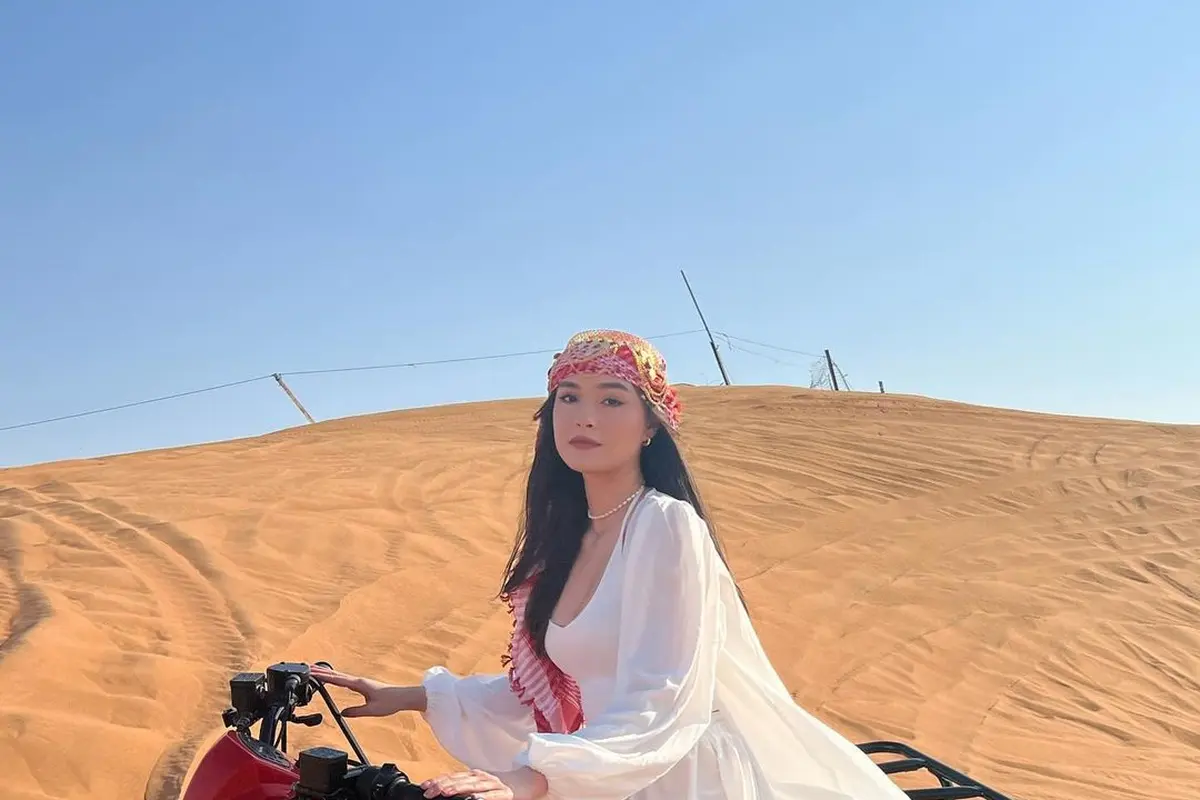 6 Gaya Bak Putri Jasmine dari Caitlin Halderman yang Liburan di Dubai, Tabrak Tren Liburan Musim Dingin Para Artis
