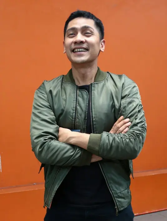 Meski hingga kini, Donita masih sering ngidam, tapi selama ini masih bisa menurutinya. Adi melihat kehamilan keduanya kali ini lebih manja. "Donita lebih manja, selalu manja sih, tapi kali ini agak lebih manja," ujar Adi Nugroho. (Nurwahyunan/Bintang.com)