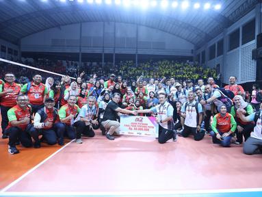 Jakarta Pertamina Enduro (JPE) meraih gelar juara putaran pertama Final Four Proliga 2026, usai kalahkan Gresik Phonska Plus Pupuk Indonesia di GOR Sritex Arena Solo, Kamis (9/4/2026). (Dok. PBVSI)