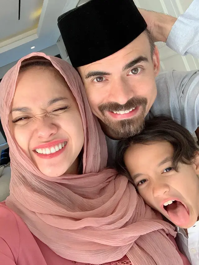6 Potret Perjalanan Cinta BCL dan Ashraf Sinclair