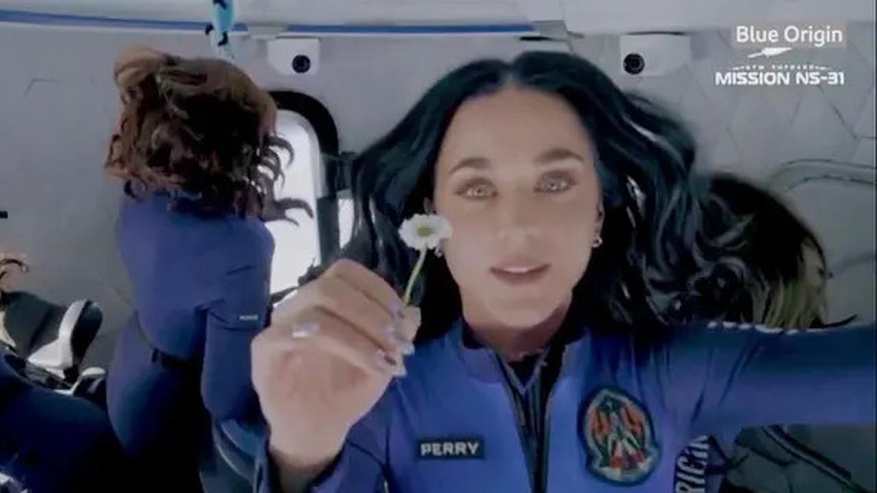 Punya Harta Kekayaan Rp6,7 Triliun, Katy Perry Akhirnya Wujudkan Mimpi Terbang ke Luar Angkasa Naik Roket Milik Jeff Bezos