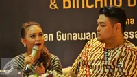 Ivan Gunawan dan Rossa dalam acara peluncuran buku Ivan Gunawan berjudul Aku Berkarya dengan Cinta. [Foto: Faisal R. Syam/Liputan6.com]
