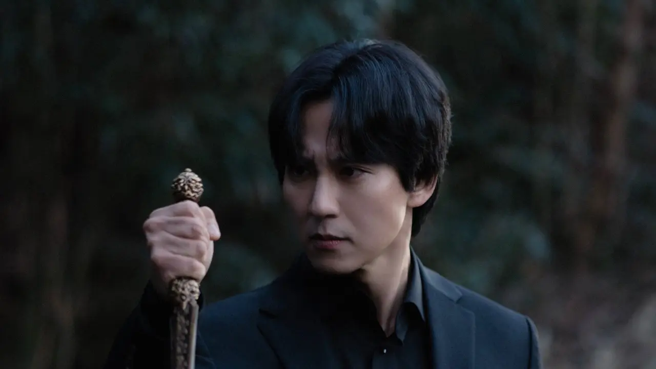 Kim Nam Gil dalam Island. (TVING via Soompi)