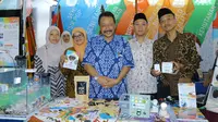 Koordinator SEAMEO Center Indonesia, Gatot Hari Priowirjanto dan peserta Pameran KKSI di LKS SMK Nasional 2019/Stella Maris.