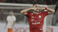 Bek Persija Jakarta, Jaimerson, merayakan gol yang dicetaknya ke gawang Borneo FC pada laga Liga 1 di SUGBK, Jakarta, Sabtu (14/4/2018). Persija unggul 1-0 atas Borneo FC di babak pertama. (Bola.com/M Iqbal Ichsan)