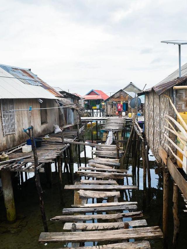 Kondisi jembatan di Desa Sampela, Wakatobi.