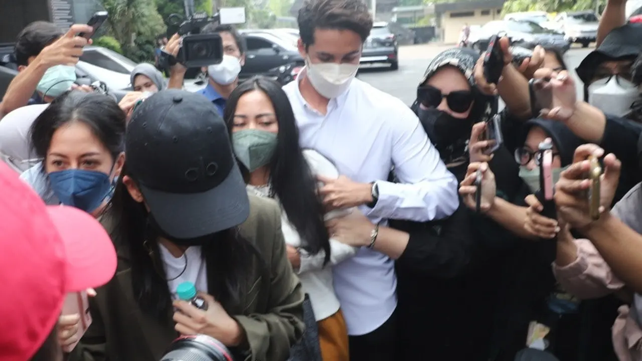 [Fimela] Rachel Vennya di Polda Metro Jaya