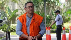 Bupati Pakpak Bharat, Sumatera Utara, Remigo Yolanda Berutu akan menjalani pemeriksaan lanjutan melengkapi berkas terkait dugaan menerima suap proyek di Dinas PUPR Pakpak Bharat di gedung KPK, Jakarta, Rabu (27/2). (Merdeka.com/Dwi Narwoko)