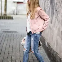 Padu padan bahan denim untuk jalan-jalan. (sumber foto: milkywaysblueyes.com/pinterest)