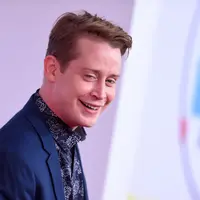 Macaulay Culkin saat mneghadiri American Music Awards 2018 pada 9 Oktober 2018, di Los Angeles, California. (VALERIE MACON / AFP)