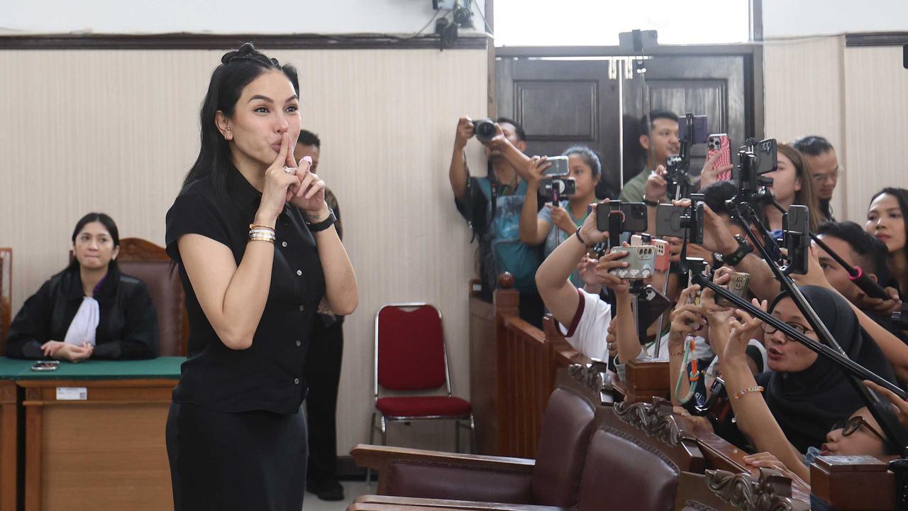 FOTO: Lolos dari Dakwaan TPPU, Nikita Mirzani Tetap Divonis 4 Tahun Penjara