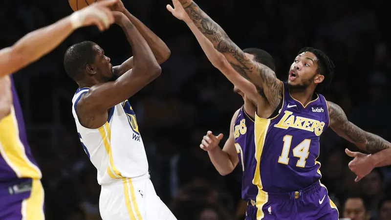 Kevin Durant Berduel dengan Brandon Ingram (AP)