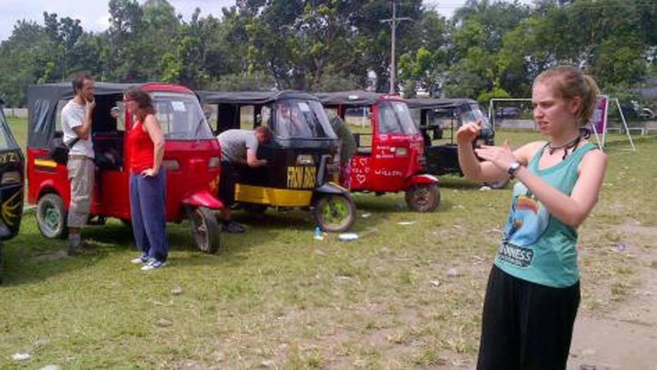 75 turis akan konvoi naik bajaj dari Medan sampai Bali
