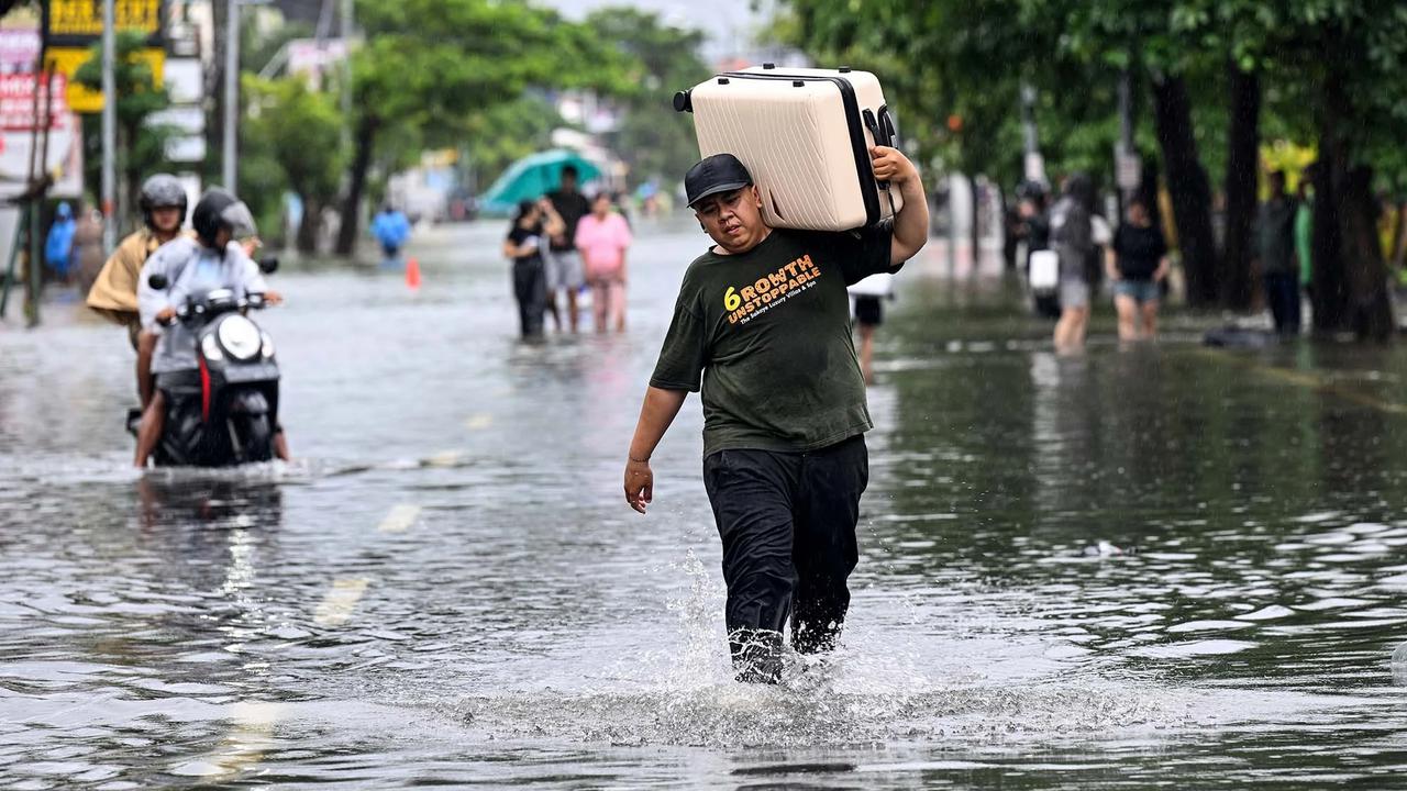 FOTO: Hujan Deras Picu Banjir di Kawasan Wisata Bali Selatan