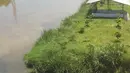 Foto udara Sungai Citarum di kawasan Cicukang, Bandung, Jawa Barat, Rabu (3/4). Pemerintah pusat menggagas program Citarum Harum untuk merevitalisasi sungai terpanjang di Jawa Barat tersebut. (Liputan6.com/Herman Zakharia)