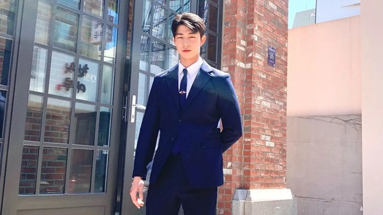 8 Pesona Ki Do Hoon, Aktor Korea Selatan yang Muncul di Video Klip Terbaru Rossa