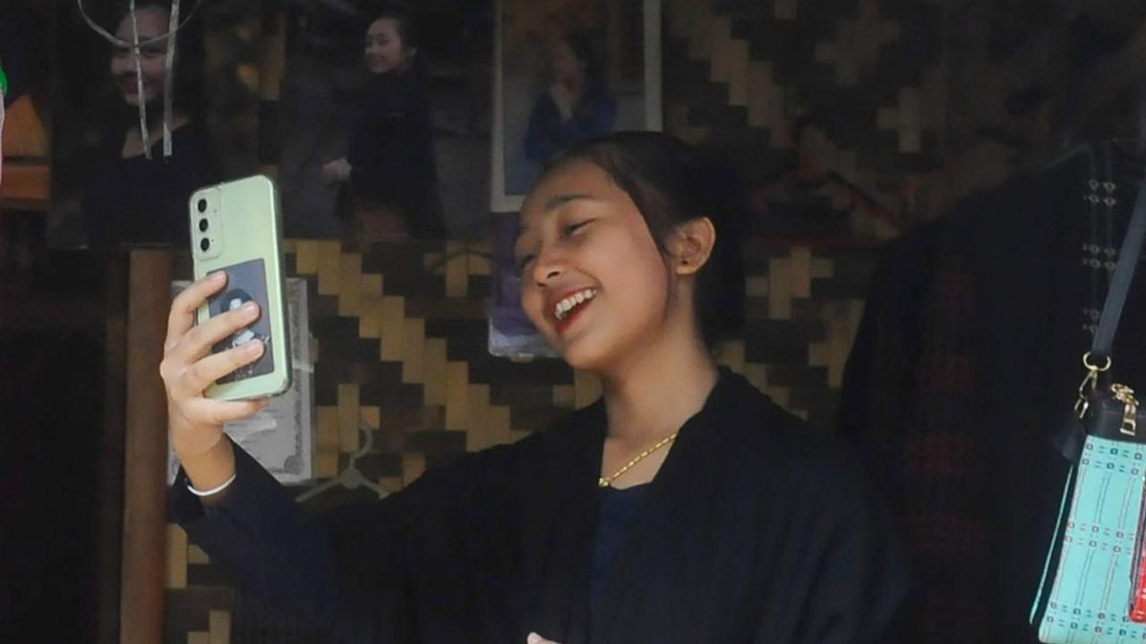 FOTO: Pesona Sarti, Gadis Cantik Baduy Luar yang Jadi Seleb TikTok dan Punya 900 Ribu Follower
