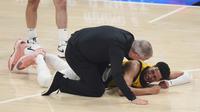 Bintang Indiana Pacers Tyrese Haliburton mengalami cedera di final NBA 2024/2025. (AP Photo/Nate Billings)