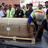 Sabtu (28/3) pagi, jenazah Olga Syahputra tiba di Terminal Cargo Bandara Soekarno-Hatta. (Foto: Muhammad Akrom Sukarya)