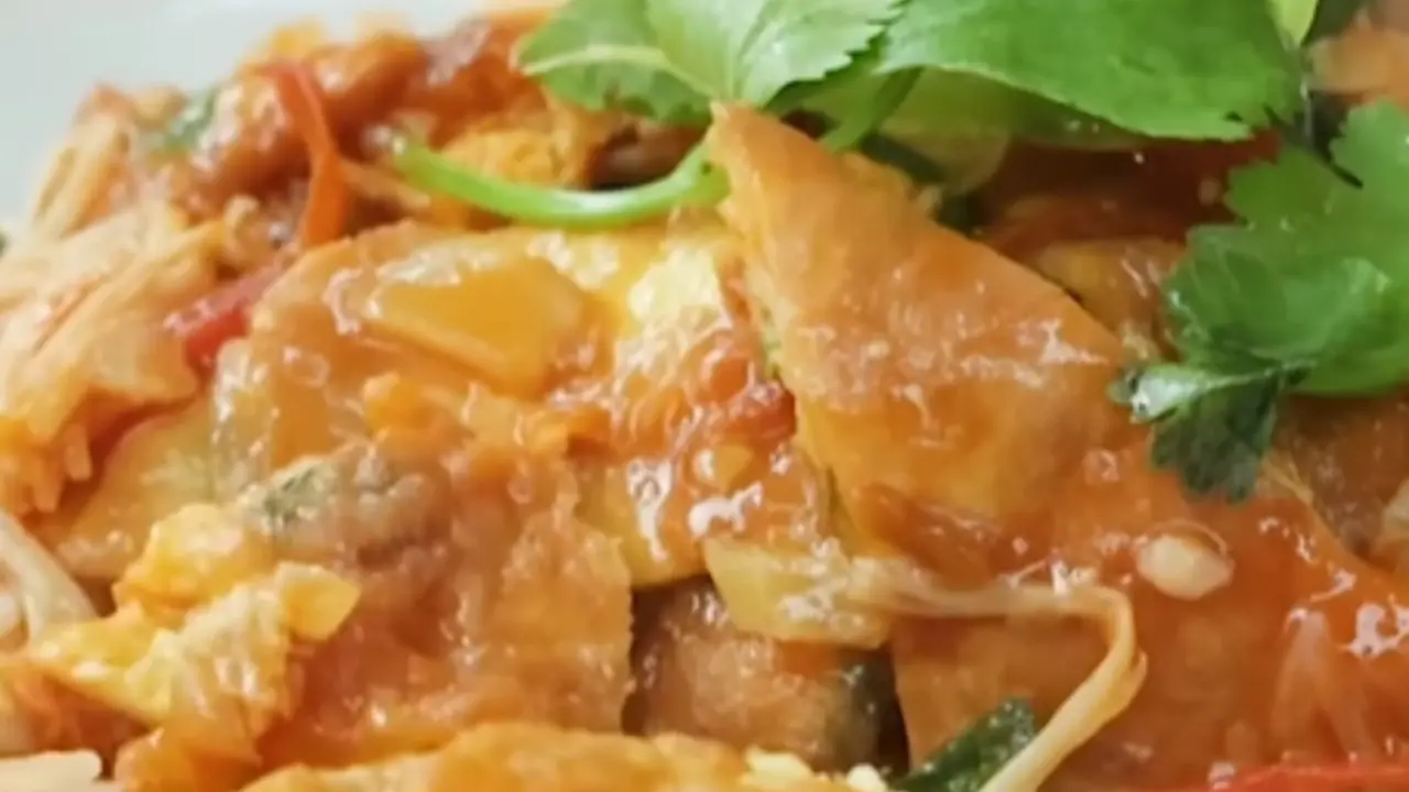 Resep telur tomat ala chef Devina Hermawan. (dok. Instagram @devinahermawan/https://www.instagram.com/p/C13m2ITL_SA/)
