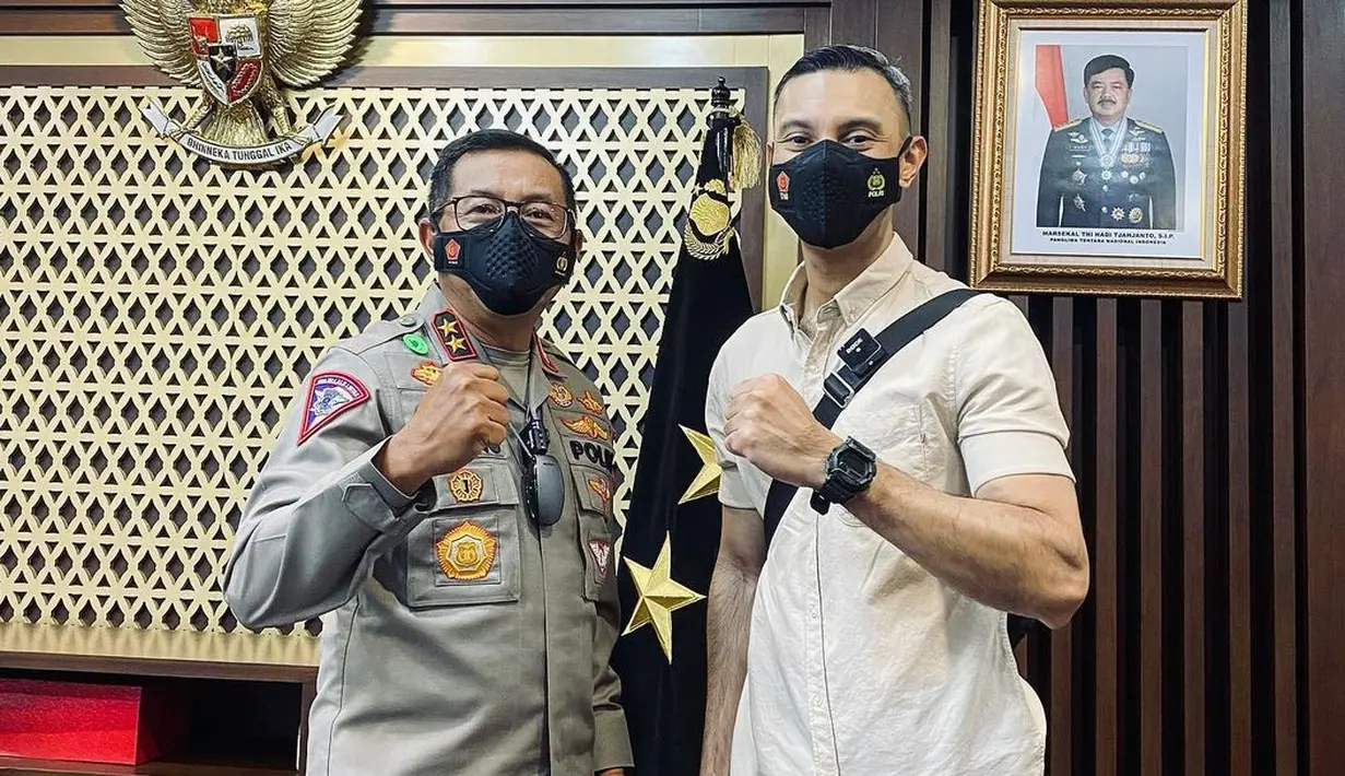 Poin pertama, Didi Riyadi menolak adanya perpanjangan PPKM Darurat Jawa & Bali. Ia berpendapat bahwa sudah banyak usaha yang gulung tikar, banyaknya PHK, dan jarangnya seniman seperti dirinya manggung. (Instagram/didiriyadi_official)