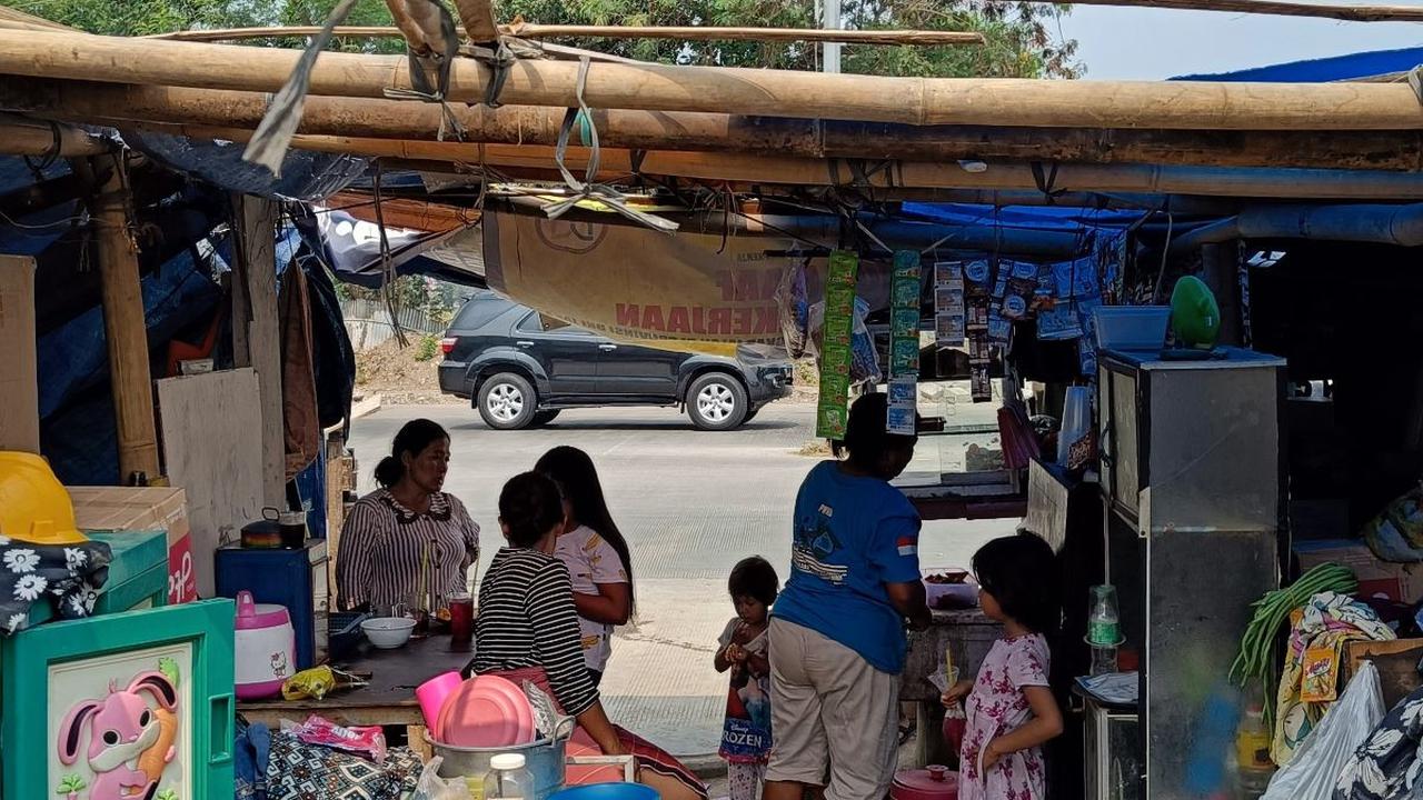 Karena permintaan tersebut sudah ditandatangani, Mirnawati memastikan bahwa tak ada lagi warga yang tinggal di tenda sekarang.<br>