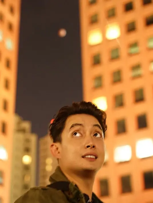 Edric Tjandra ingin melepas masa lajangnya pada akhir tahun ini. Ia juga telah kenal dengan keluarga pacaranya yang asli Jakarta. (Instagram/edrictjandra)