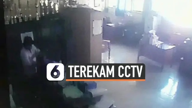 Aksi pencurian di SMA 13 Pasar Kemis, Tangerang, Banten, Selasa (19/11/2019) siang terekam CCTV. Dalam aksinya, pelaku menyamar menjadi guru dan menggasak laptop dan uang jutaan rupiah.