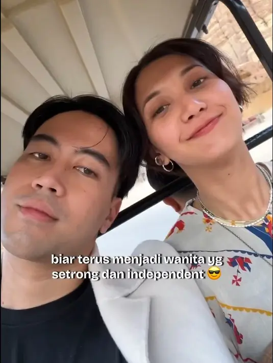 Vidi juga mengungkapkan alasannya ia hingga akhirnya menulis panjang. Karena tepat di hari ulang tahunnya, sang istri sibuk syuting. [Instagram/vidialdiano]