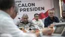 Ketua KPU, Arief Budiman mendengarkan paparan tim kampanye paslon nomor urut 01 dalam rapat koordinasi persiapan debat pasangan calon Presiden dan calon Wakil Presiden Tahun 2019 di Gedung KPU, Jakarta, Rabu (19/12). (Liputan6.com/Faizal Fanani)