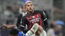 <p>Inter mengambil inisiatif serangan sejak menit awal demi mempertahankan keunggulan dua gol. Sementara AC Milan bertekad mengejar mengandalkan kembalinya Rafael Leao di sisi kiri. (AP Photo/Antonio Calanni)</p>