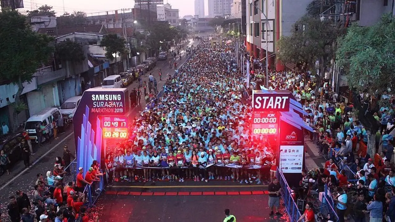 6 Potret Kemeriahan Surabaya Marathon 2019