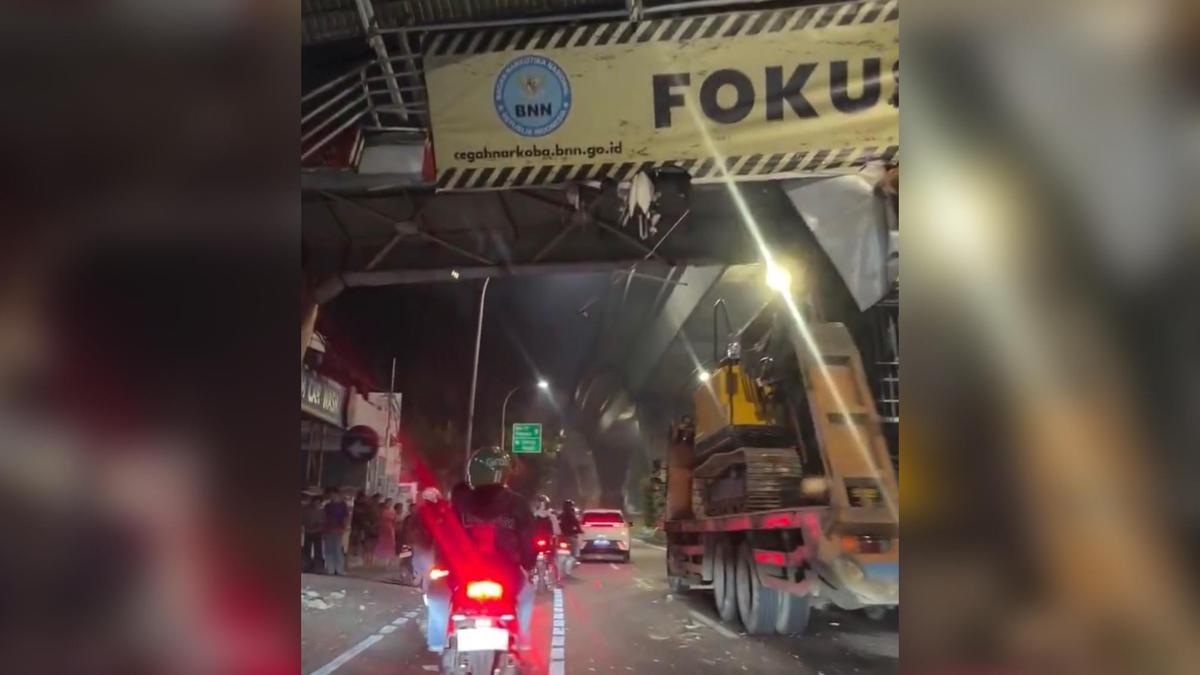 Alasan Truk Tabrak JPO Tendean Belum Bisa Dievakuasi Pagi Ini